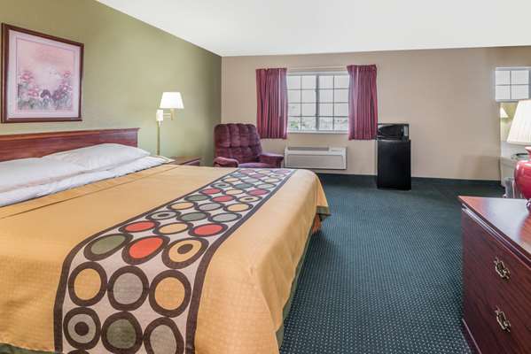 Suite - Super 8 Hotel Kansas City Airport Platte City - I-29, Exit 18