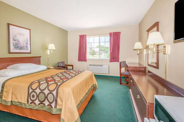 - Super 8 Hotel Kansas City Airport Platte City - I-29, Exit 18