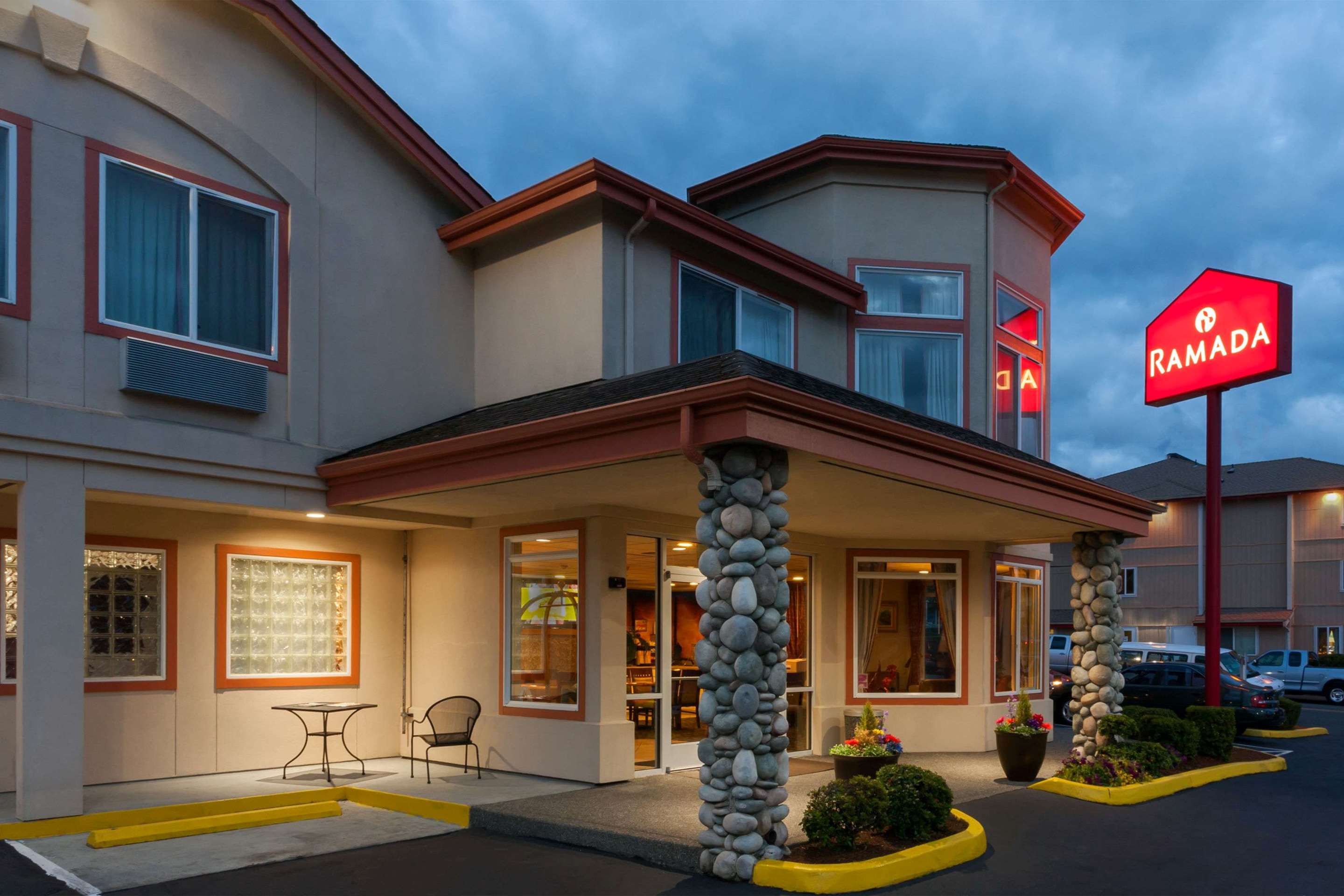 Exterior View | Ramada by Wyndham SeaTac Airport North