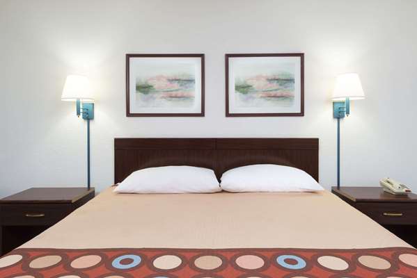  - Super 8 Motel Taylorville