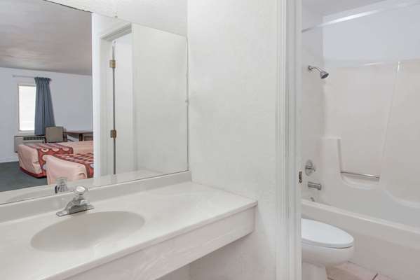  - Super 8 Motel Taylorville