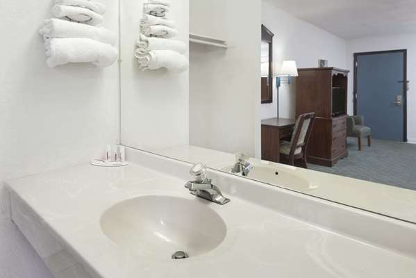  - Super 8 Motel Taylorville