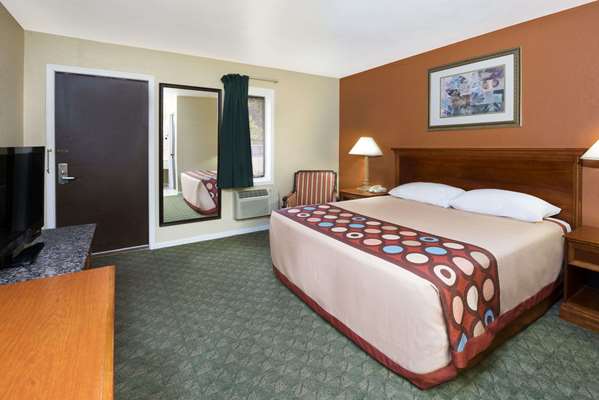  - Super 8 Motel Taylorville