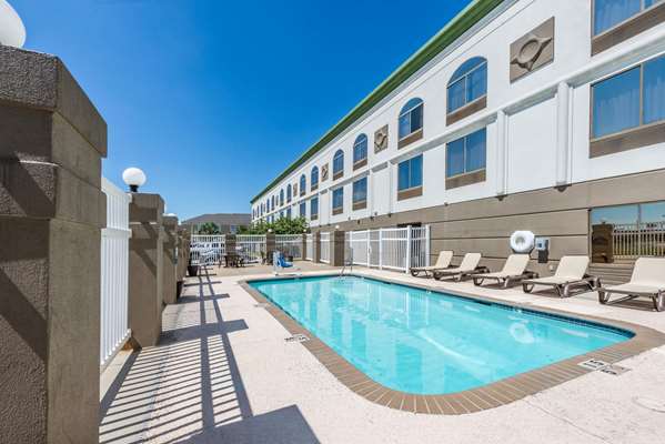 Pool - Wingate by Wyndham Sulphur - I-10, Exit 20