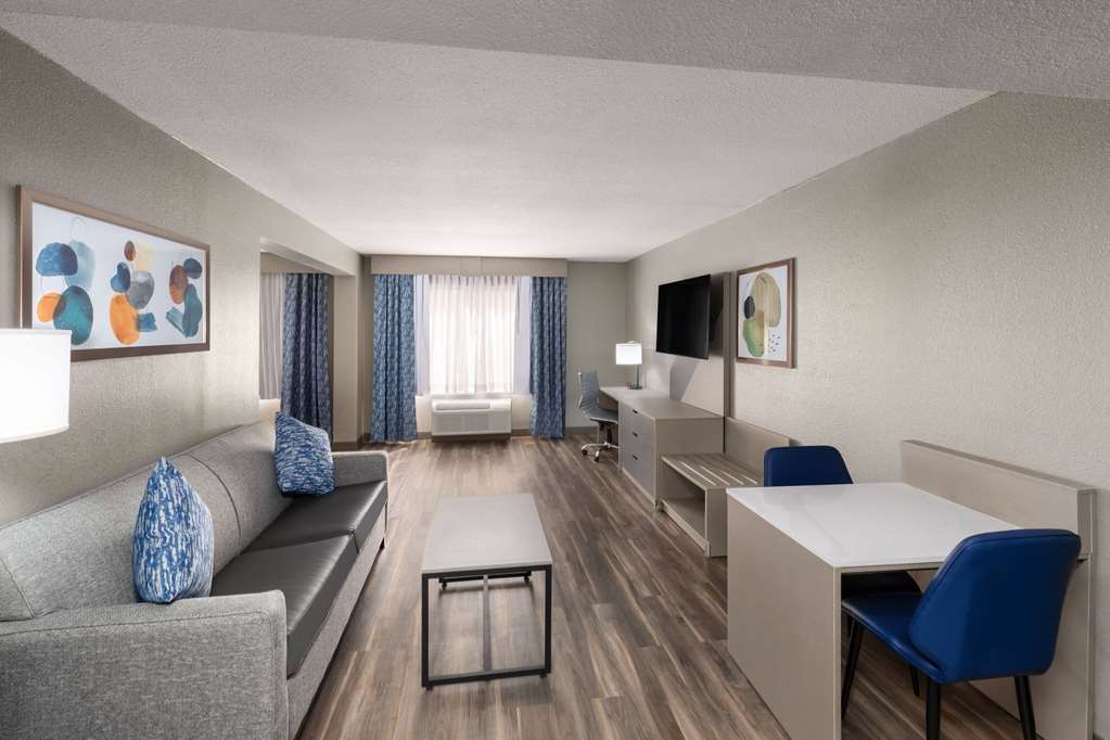 WINGATE BY WYNDHAM SULPHUR-guestroom-Guest Room,Suite,On-Site.jpg