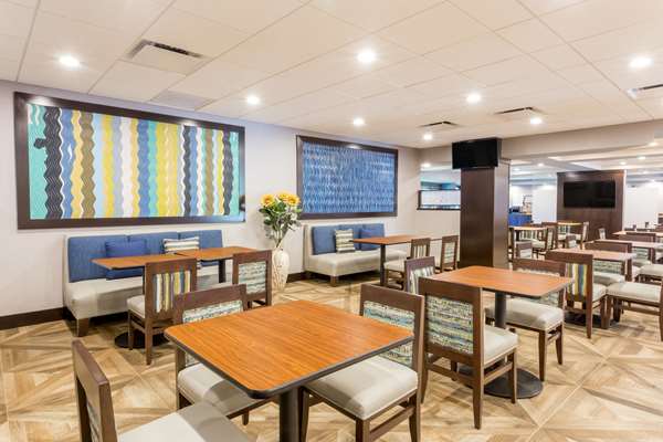  - Wingate by Wyndham Hotel & Convention Center Orlando