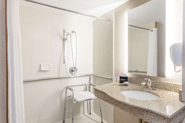  - Wingate by Wyndham Hotel & Convention Center Orlando