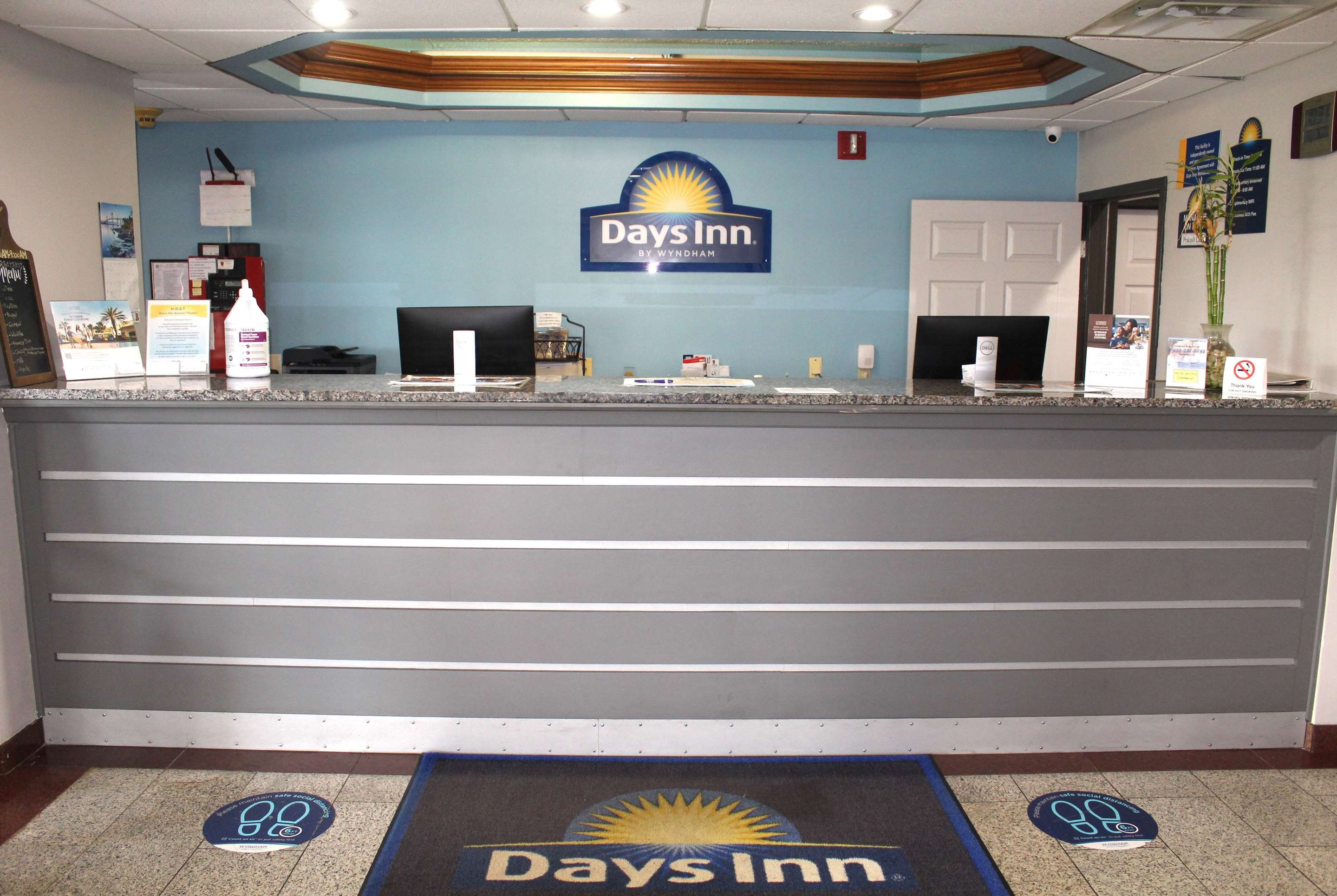 Lobby | Days Inn by Wyndham Franklin