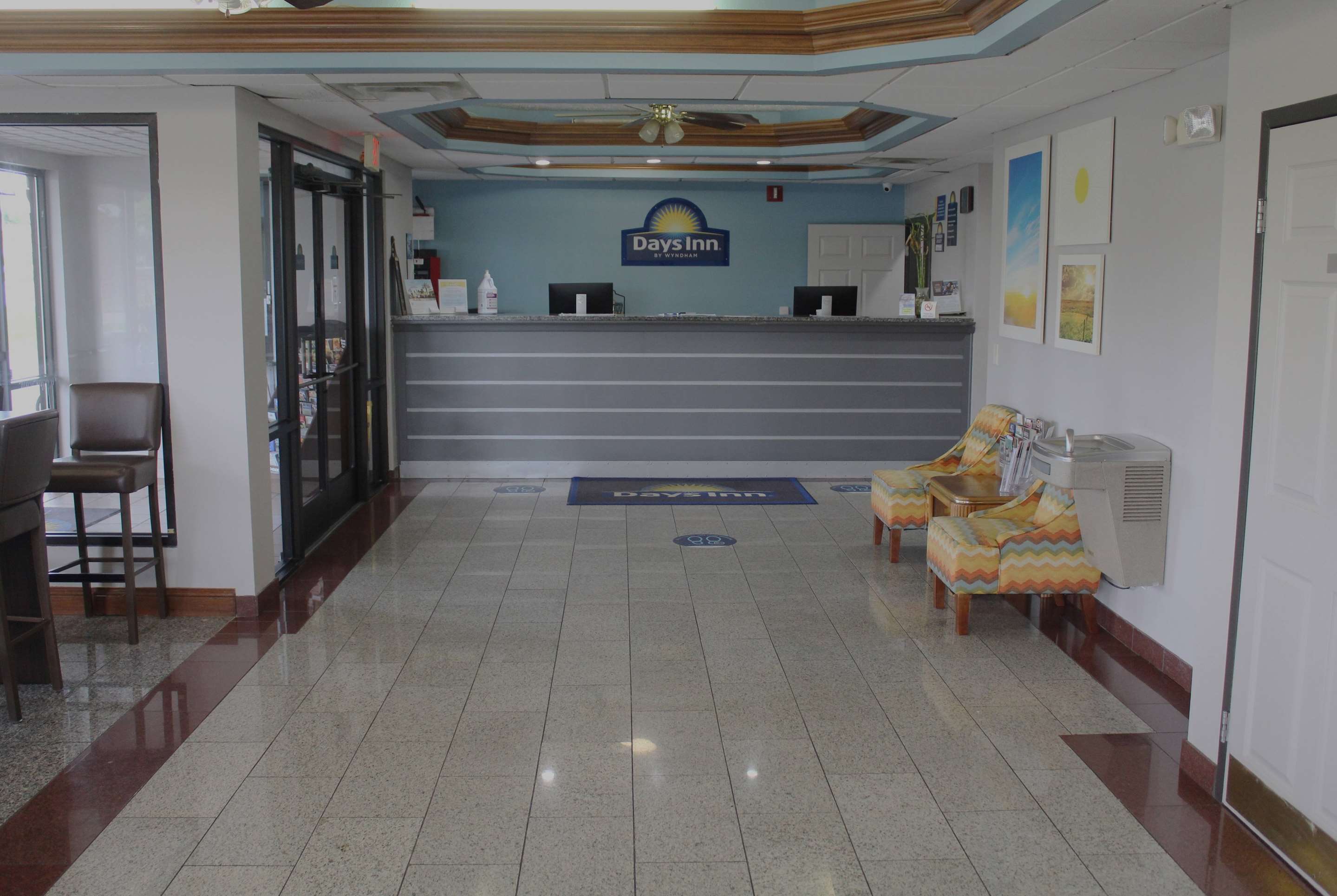 Lobby | Days Inn by Wyndham Franklin