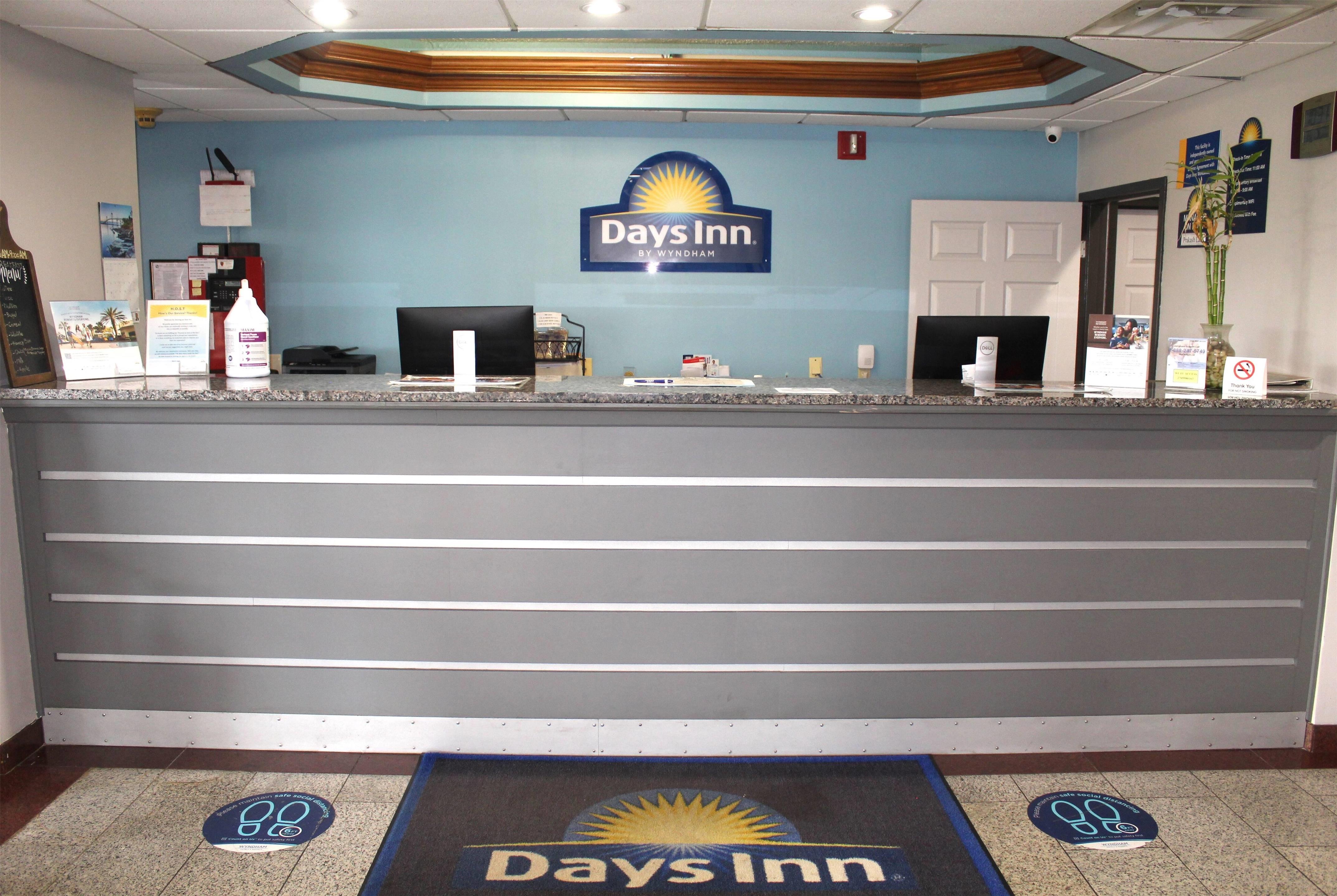 Lobby | Days Inn by Wyndham Franklin