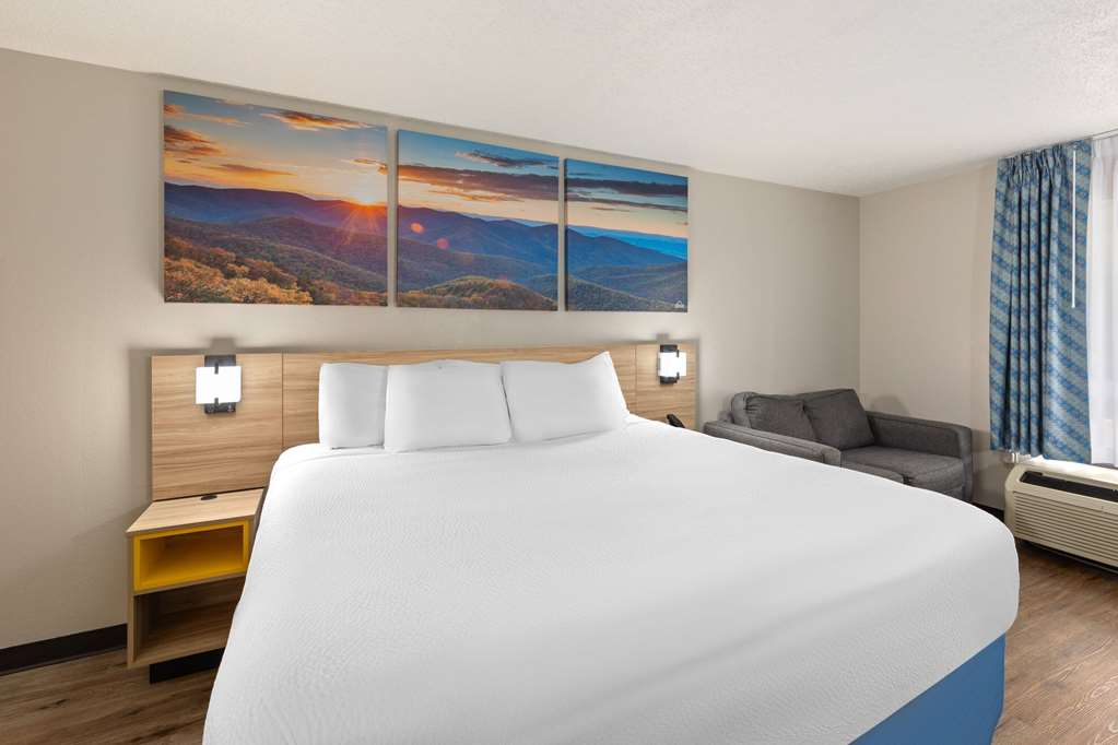DAYS INN FT CAMPBELL-guestroom-Guest Room,Suite,On-Site.jpg