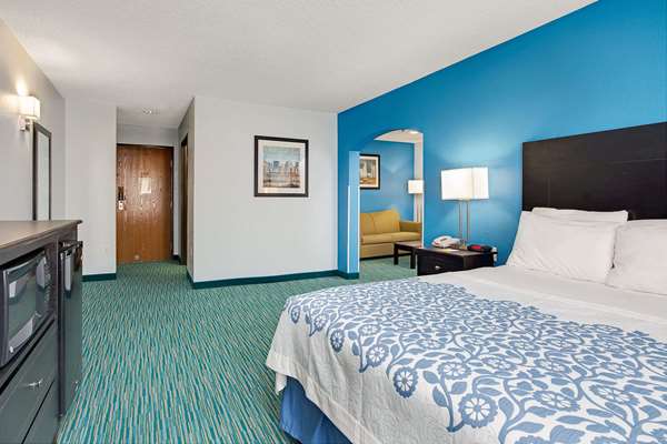 Suite - Days Inn West Garland - I-635, Exits 11B & 12
