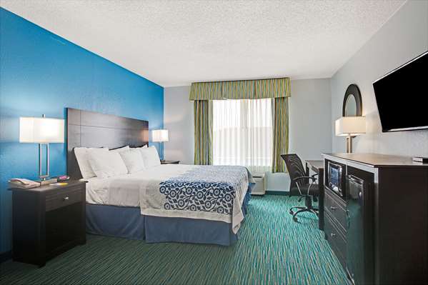  - Days Inn West Garland - I-635, Exits 11B & 12