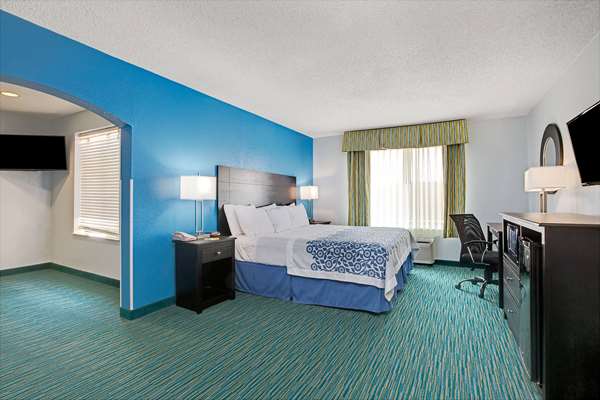 Suite - Days Inn West Garland - I-635, Exits 11B & 12