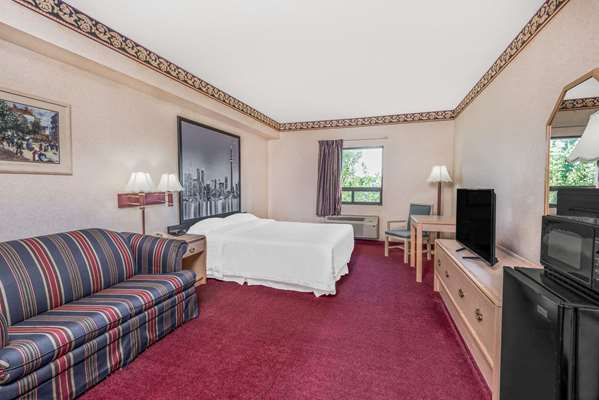  - Super 8 Hotel Windsor