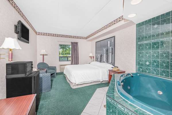  - Super 8 Hotel Windsor