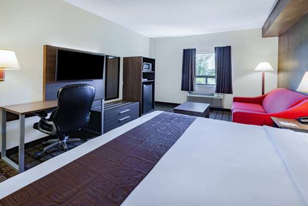  - Super 8 Hotel Windsor