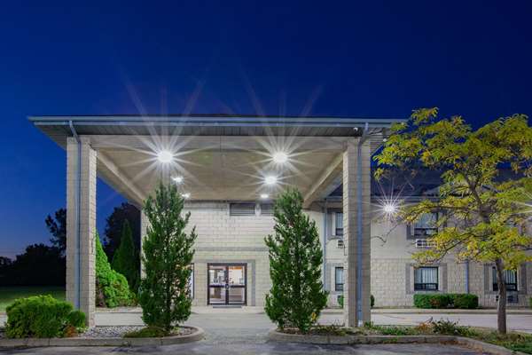 Exterior view - Super 8 Hotel Windsor