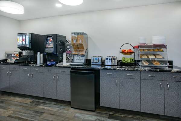  - Super 8 Hotel Windsor