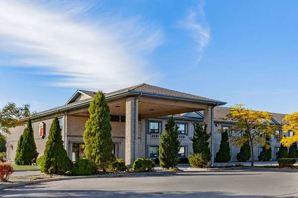 Exterior view - Super 8 Hotel Windsor