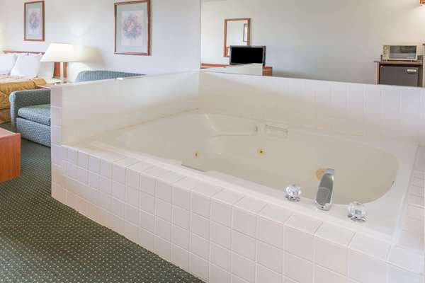 Suite - Travelodge Newberg