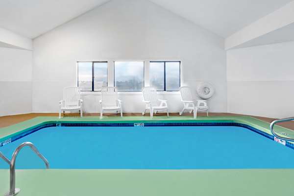 Pool - Days Inn Concordia - I-70, Exit 58