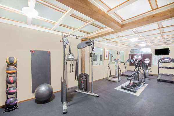 Fitness/ Exercise Room - Days Inn Lamar