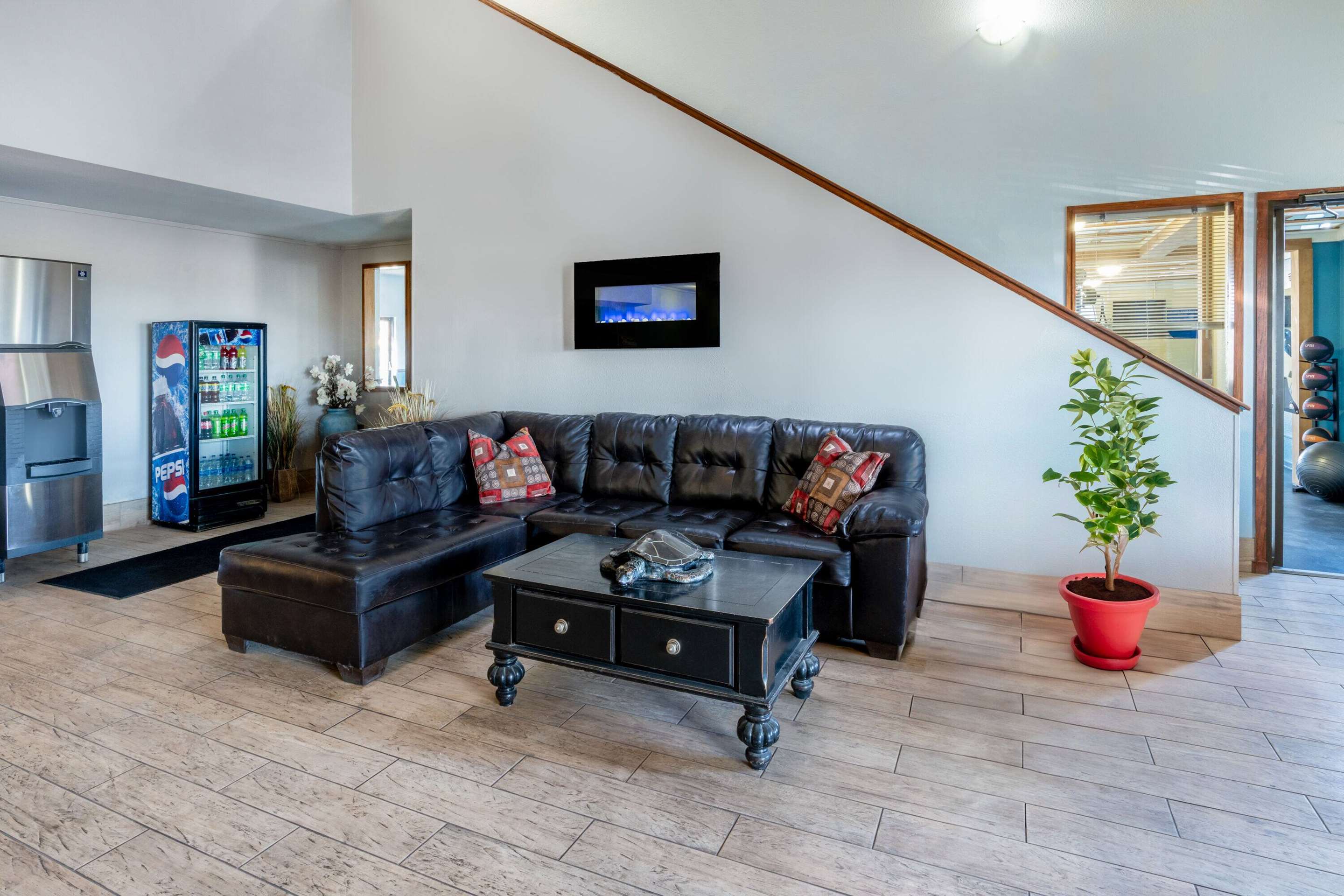 Lobby | Days Inn by Wyndham Lamar