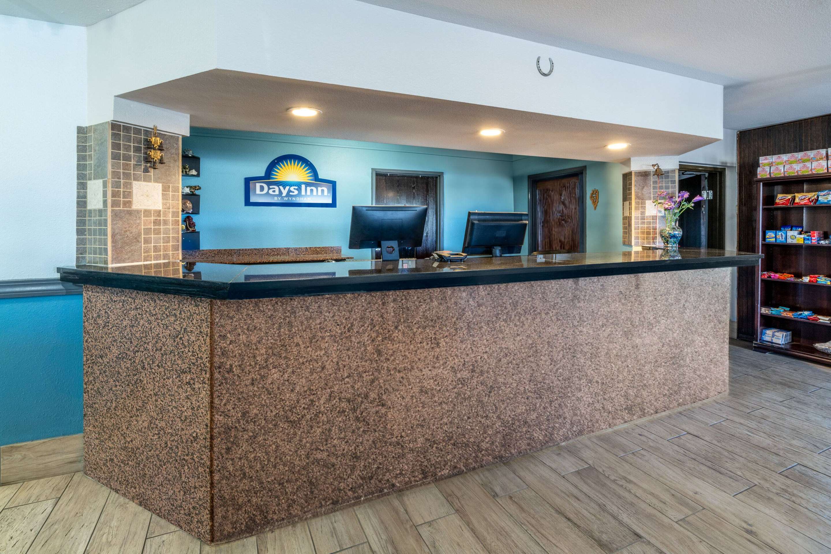 Reception | Days Inn by Wyndham Lamar