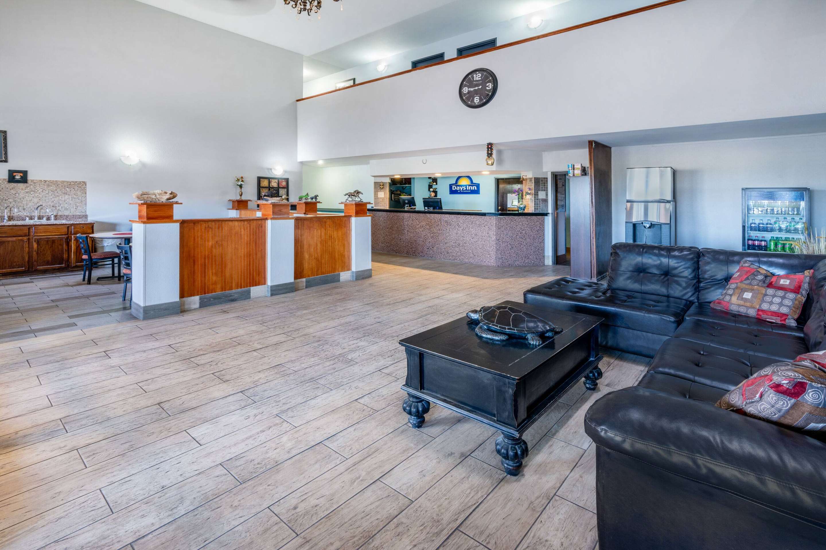 Lobby | Days Inn by Wyndham Lamar
