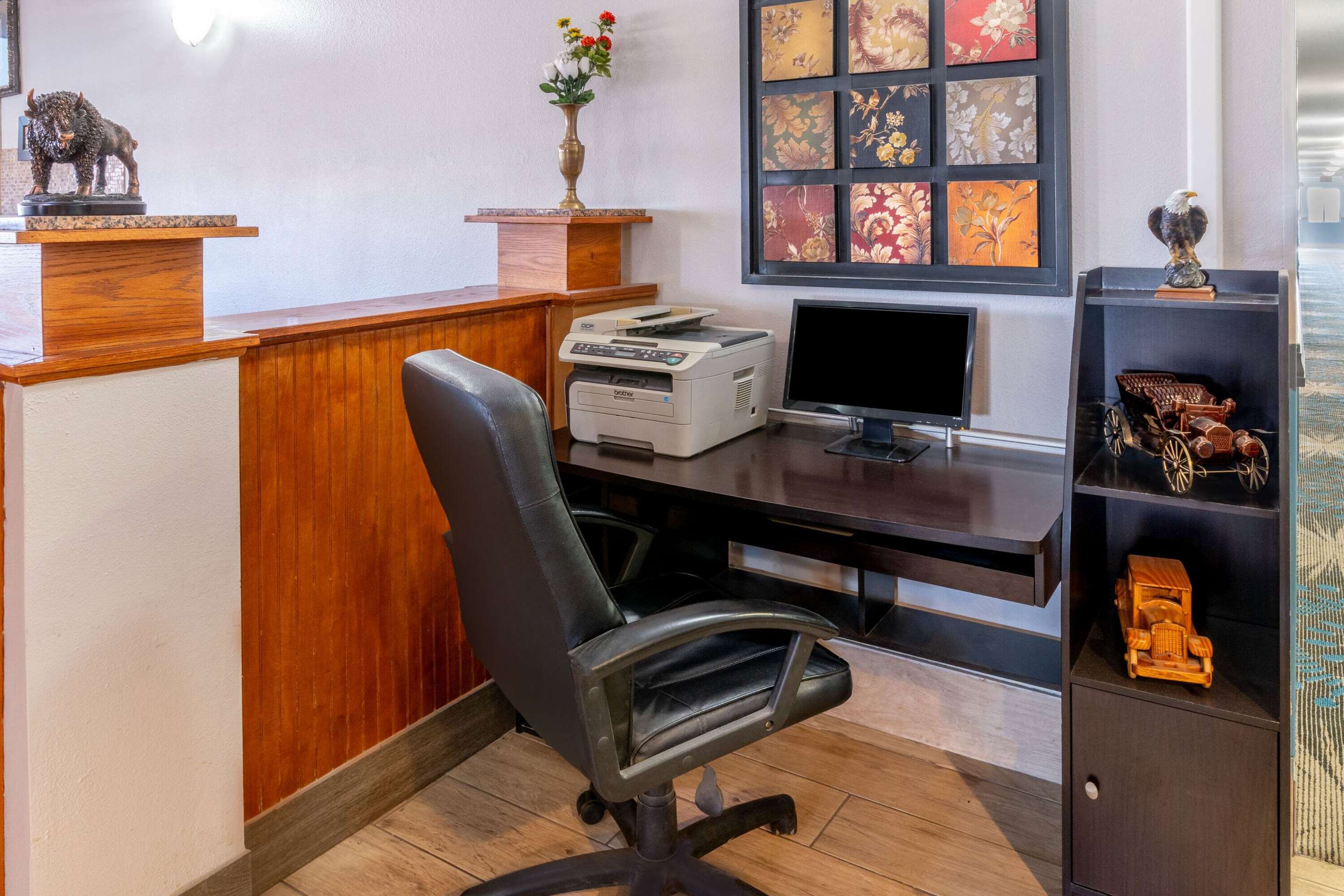 Business Center | Days Inn by Wyndham Lamar