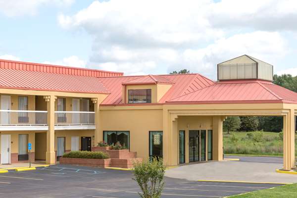 Exterior view - Super 8 Motel Madison