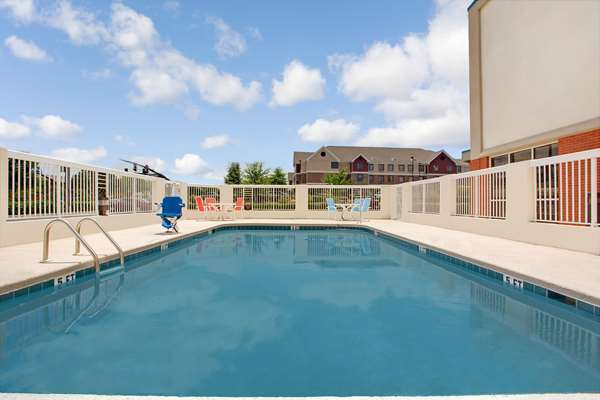 Pool - Days Inn & Suites Ridgeland - I-55, Exit 103