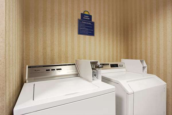 - Days Inn & Suites Ridgeland - I-55, Exit 103