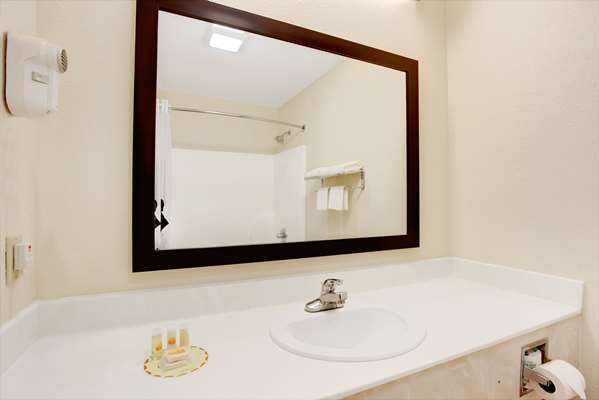  - Days Inn & Suites Ridgeland - I-55, Exit 103