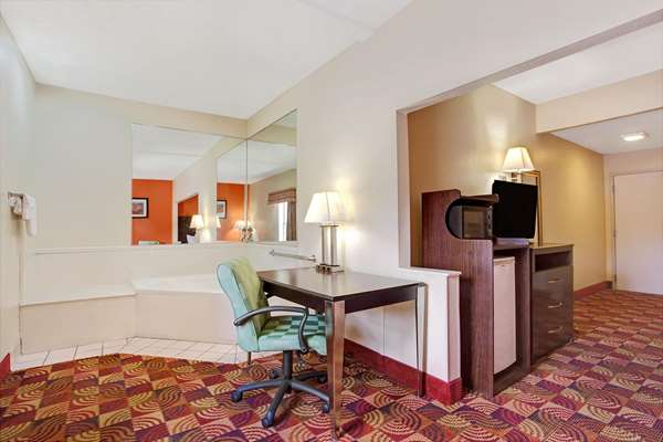 Suite - Days Inn & Suites Ridgeland - I-55, Exit 103
