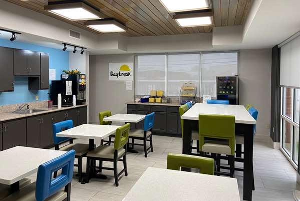  - Days Inn & Suites Ridgeland - I-55, Exit 103