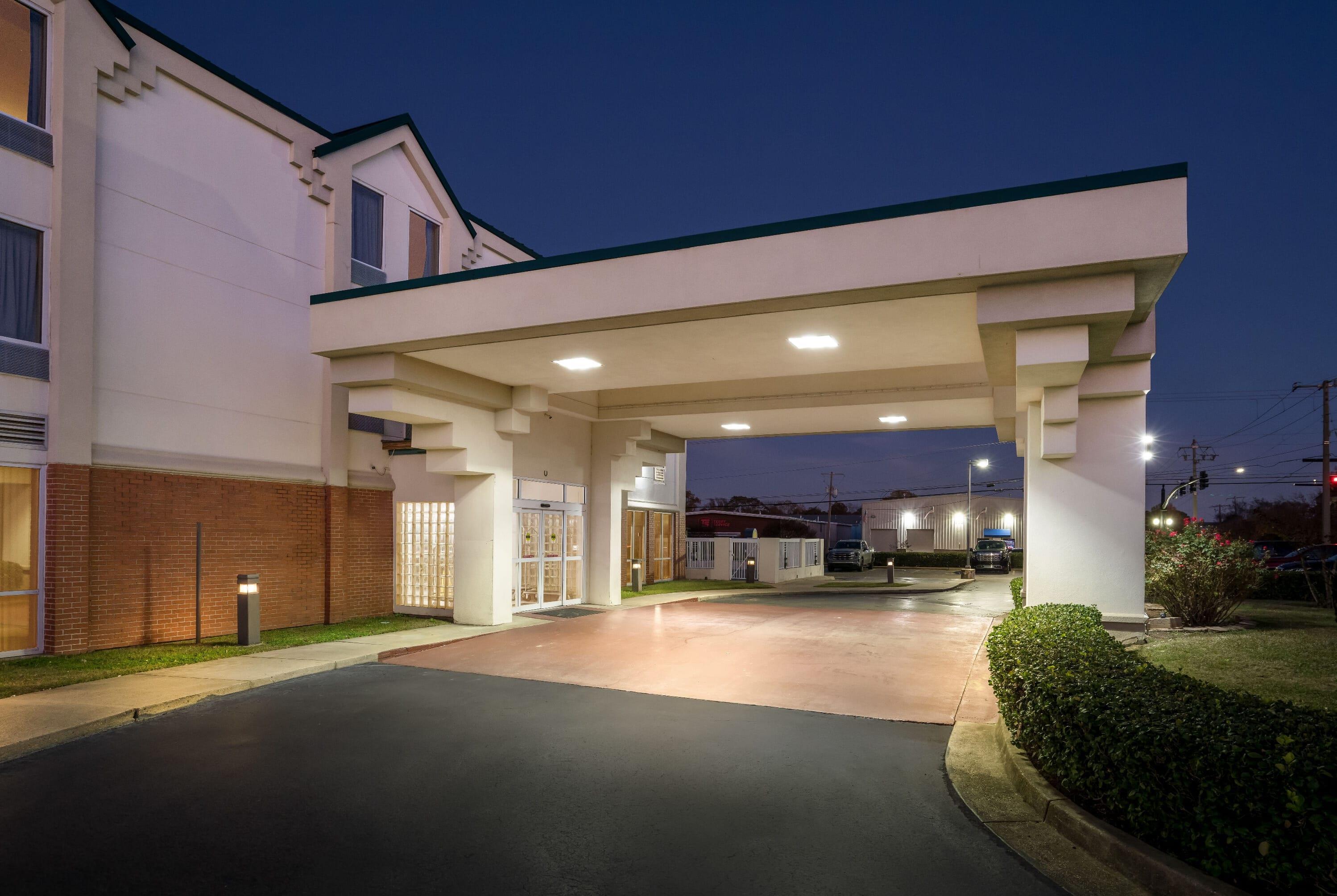 Exterior | Days Inn & Suites by Wyndham Ridgeland