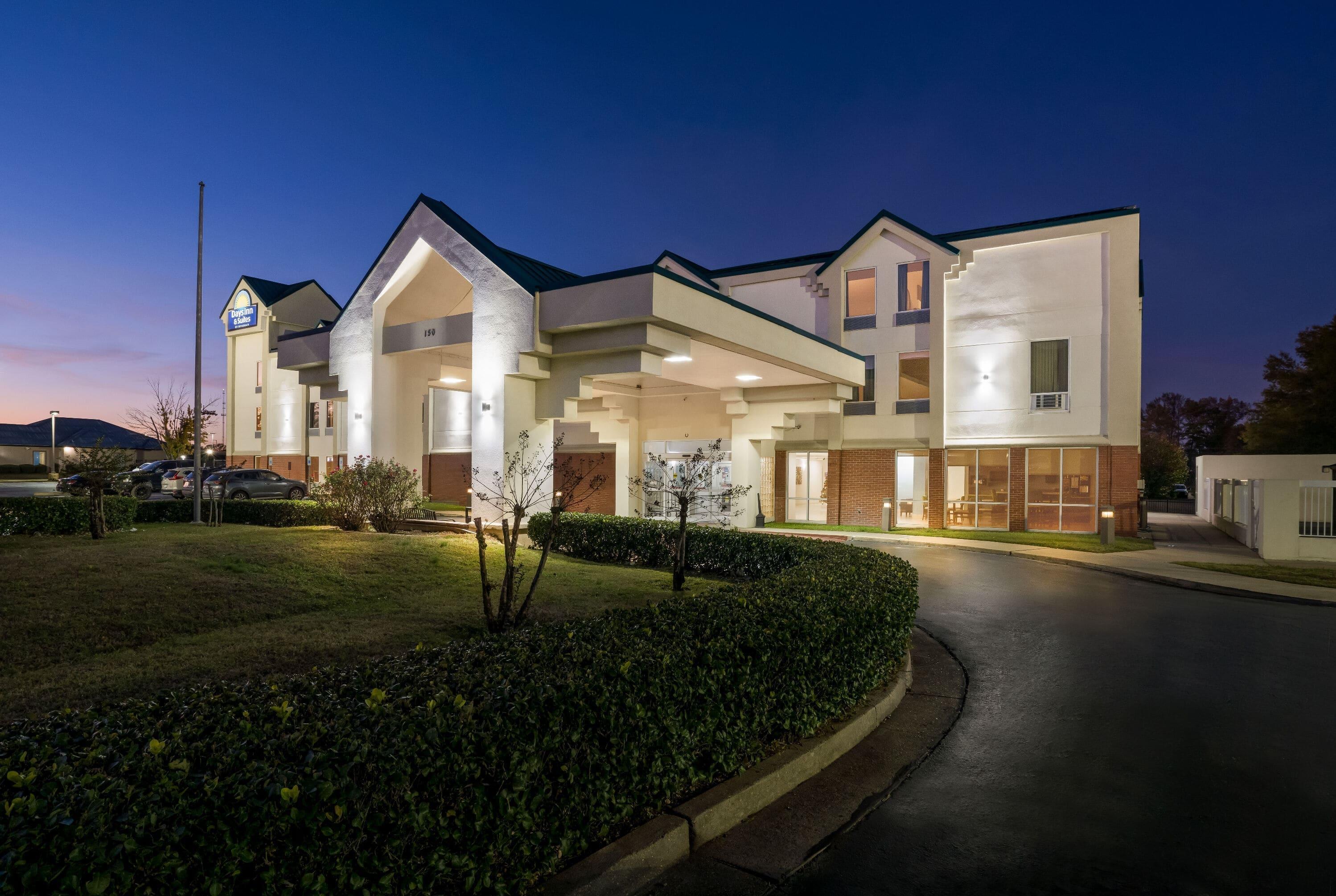 Exterior | Days Inn & Suites by Wyndham Ridgeland