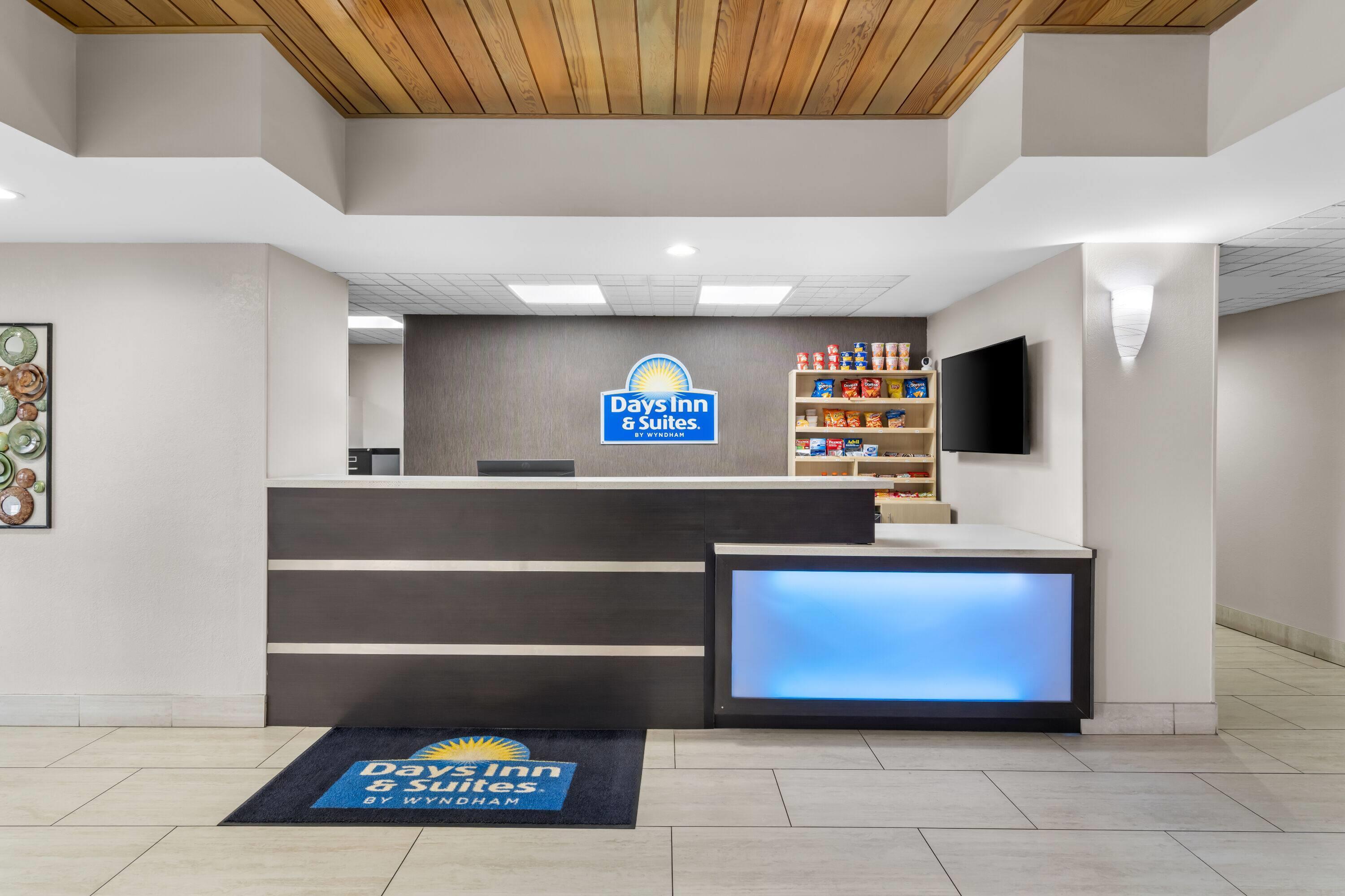 Reception | Days Inn & Suites by Wyndham Ridgeland
