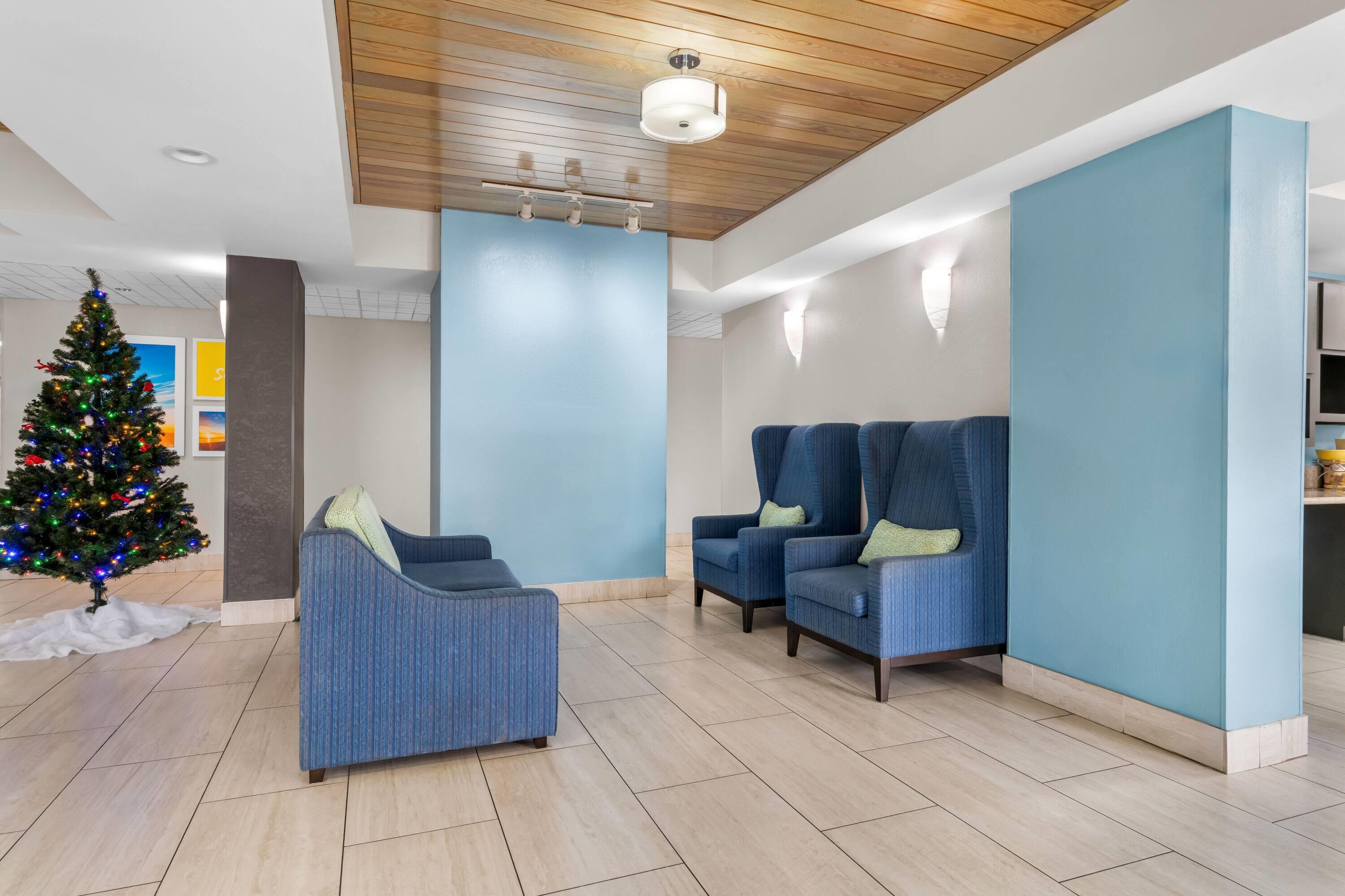 Lobby | Days Inn & Suites by Wyndham Ridgeland