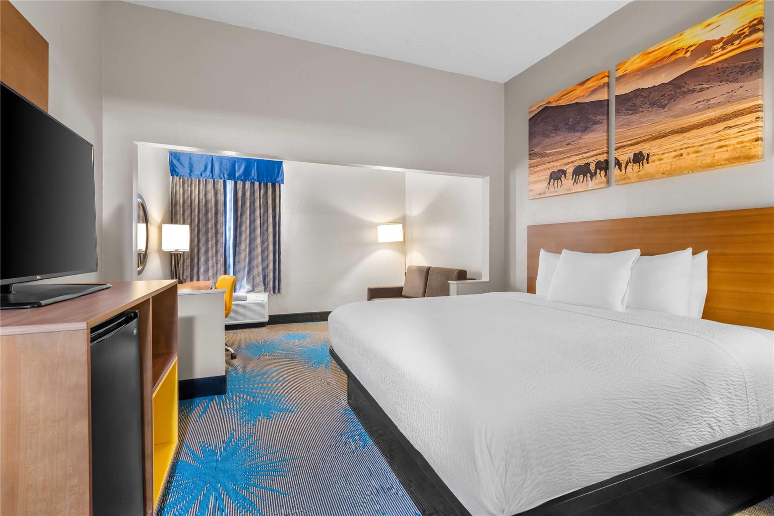 DAYS INN & SUITES BY WYNDHAM RIDGEL-guestroom-Guest Room,Suite,On-Site.jpg