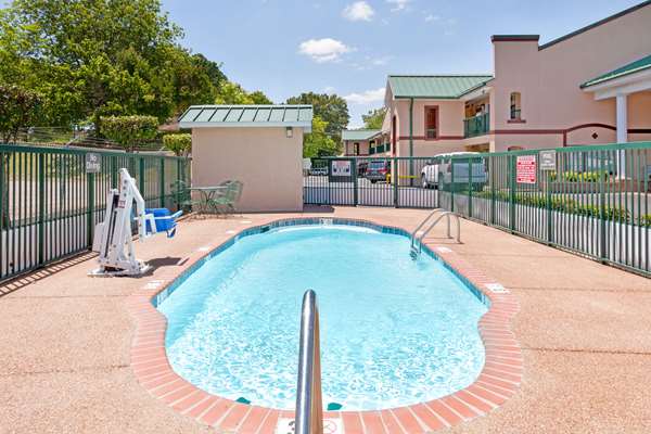Pool - Days Inn Lexington
