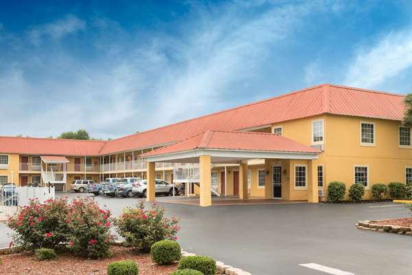 Exterior view - Days Inn Barnwell