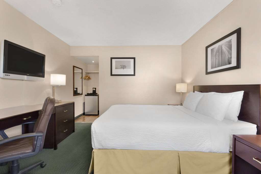 Days Inn by Wyndham Lethbridge Room Type - Queen Room with Kitchen - Non-Smoking Days Inn by Wyndham Lethbridge Room Type - Queen Room with Kitchen - Non-Smoking