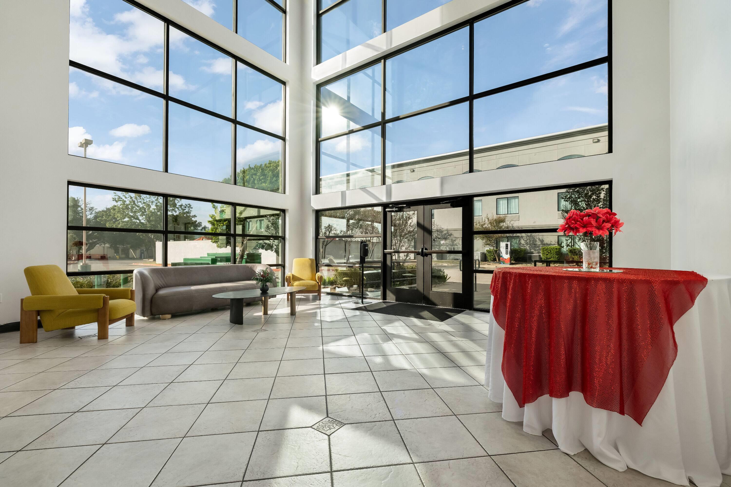 Lobby | Wingate by Wyndham - Round Rock