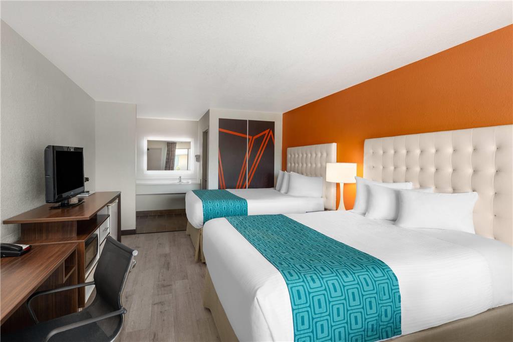 HOWARD JOHNSON BY WYNDHAM, MODESTO-guestroom-Guest Room,On-Site.jpg