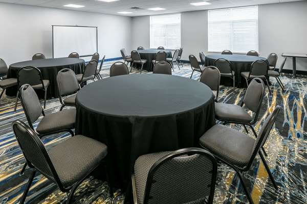  - Wingate by Wyndham Hotel Market Center Dallas