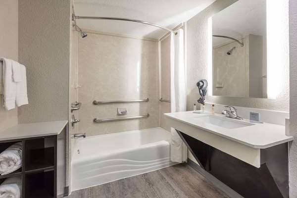  - Wingate by Wyndham Hotel Market Center Dallas