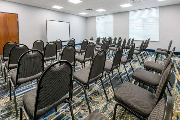  - Wingate by Wyndham Hotel Market Center Dallas